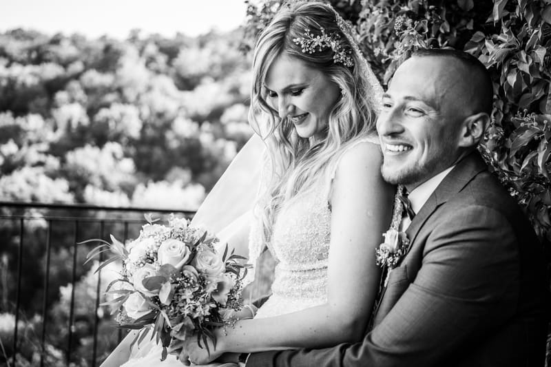 Romantic couple portrait of Nelli and Robert